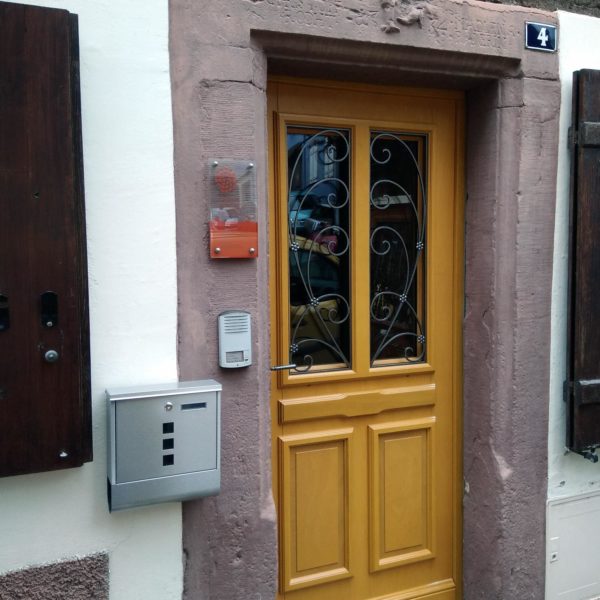 Remplacement porte de maison alsacienne